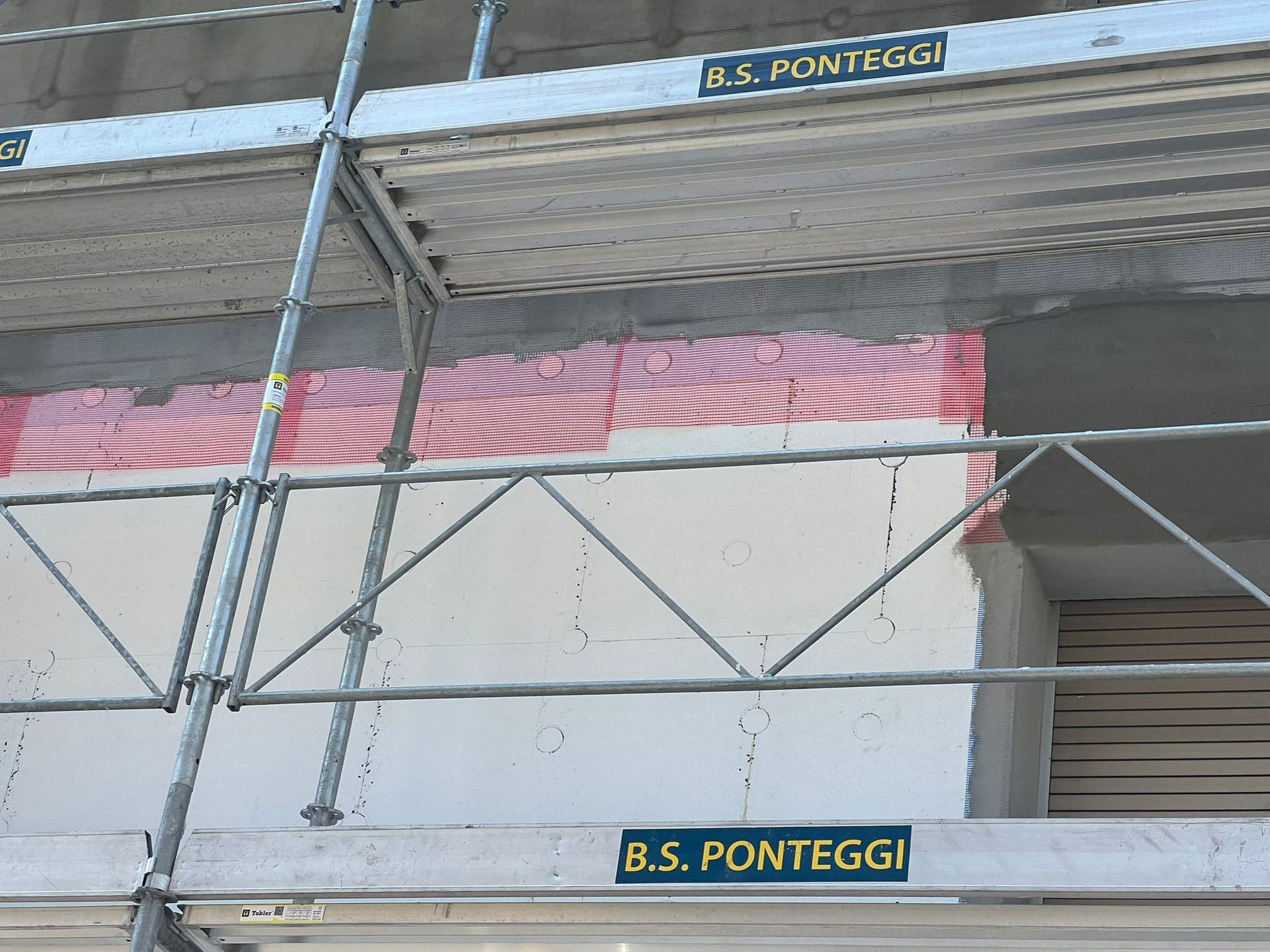 Risanamento del calcestruzzo su facciata in Ticino — dettaglio intervento