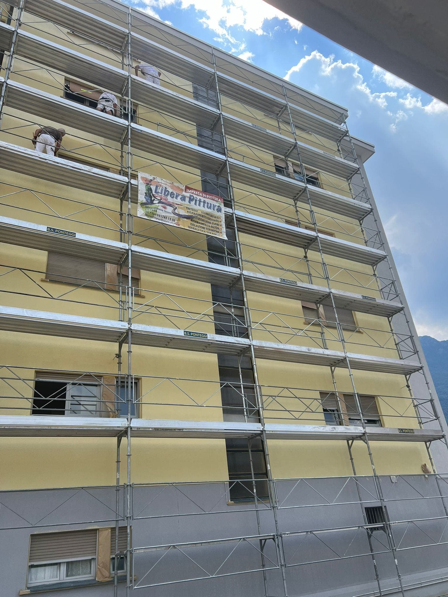 Cantiere tinteggio facciata e cappotto termico a Minusio