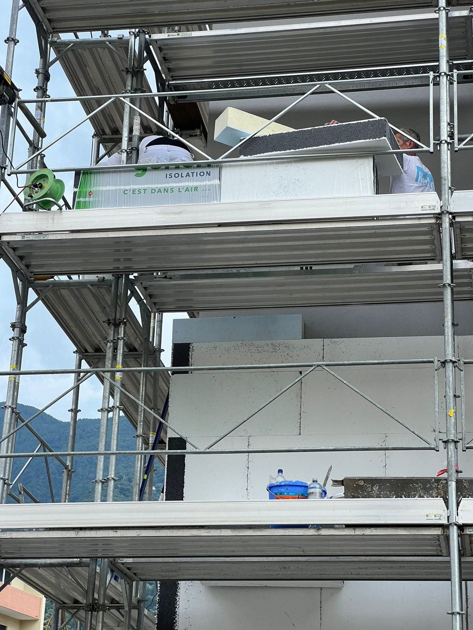 Facciata gialla completata Libera Pittura in Ticino